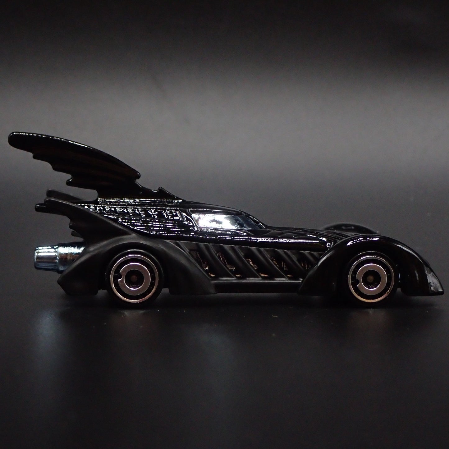 BATMAN FOREVER BATMOBILE BLACK 1:64 SCALE COLLECTIBLE DIORAMA DIECAST MODEL CAR