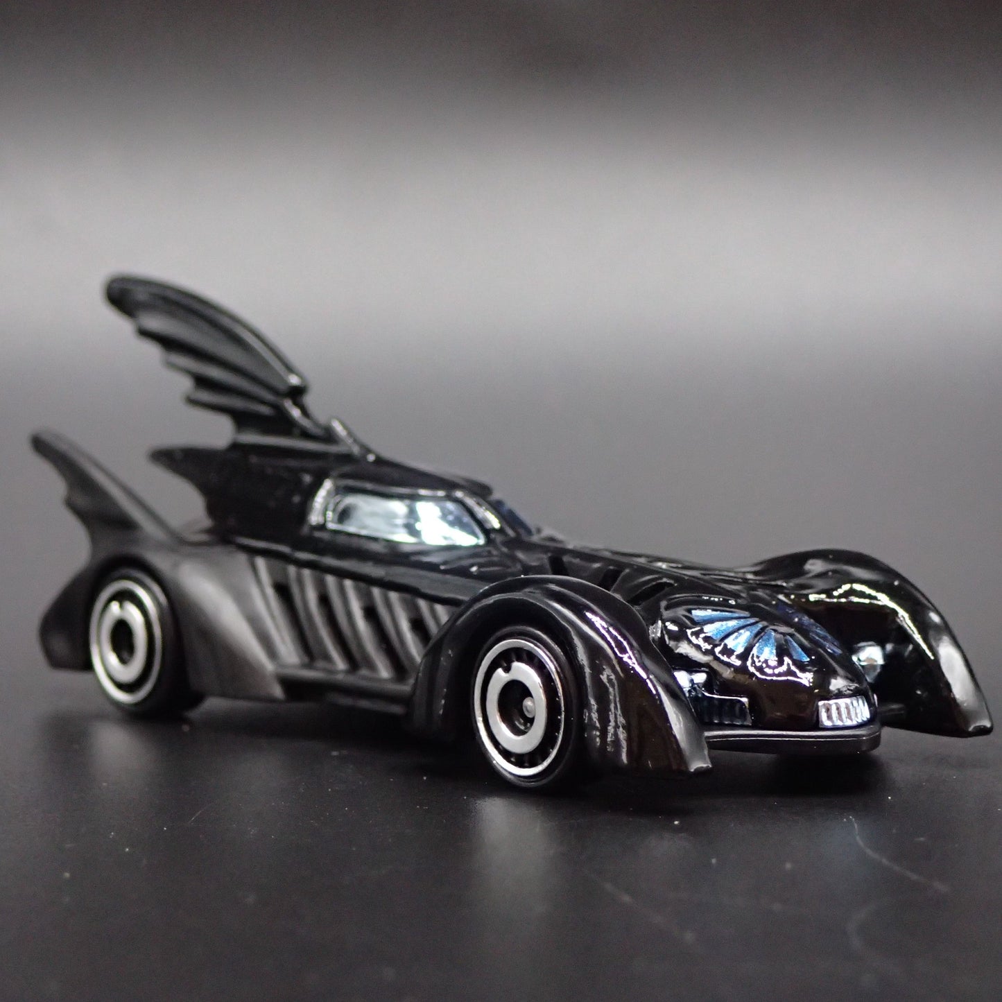 BATMAN FOREVER BATMOBILE BLACK 1:64 SCALE COLLECTIBLE DIORAMA DIECAST MODEL CAR