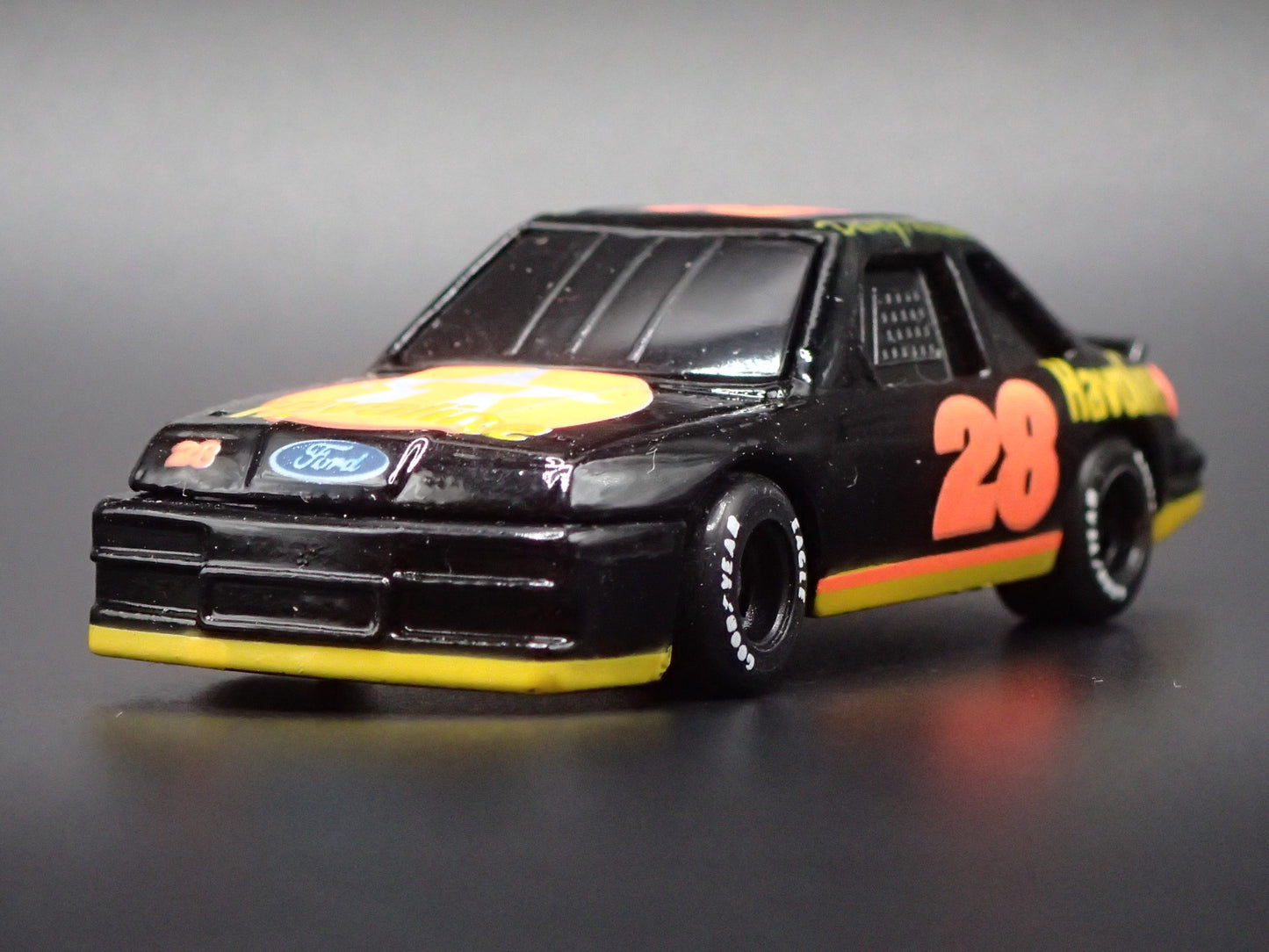 1993 93 FORD THUNDERBIRD 28 DAVEY ALLISON NASCAR 1/64 SCALE DIECAST MODEL CAR