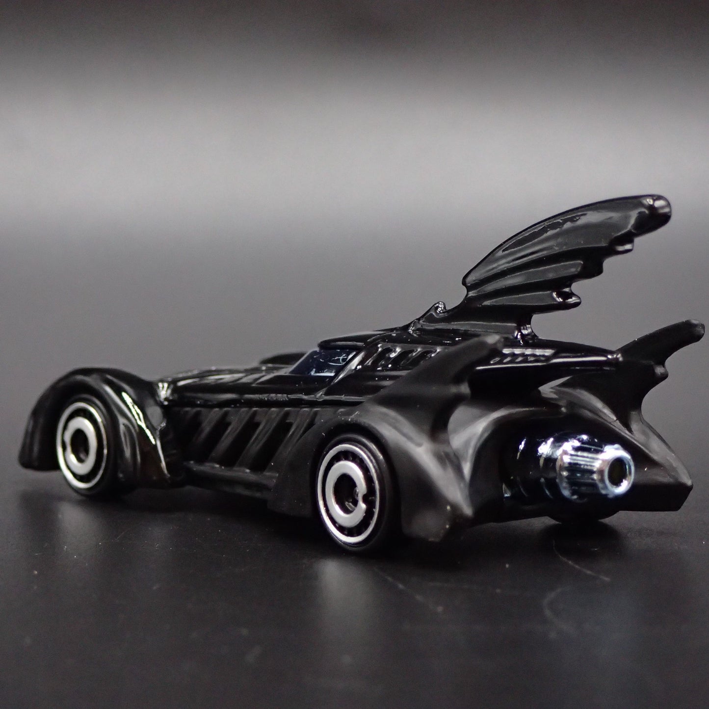 BATMAN FOREVER BATMOBILE BLACK 1:64 SCALE COLLECTIBLE DIORAMA DIECAST MODEL CAR
