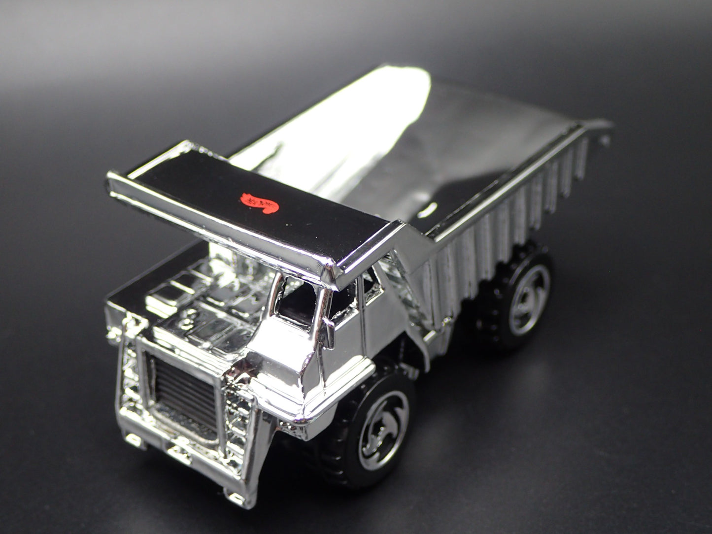 DUMP TRUCK CHROME RARE 1:64 HW SCALE COLLECTIBLE DIORAMA DIECAST MODEL CAR