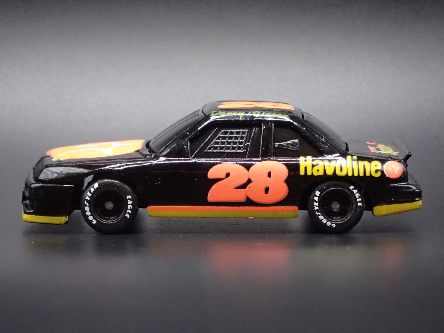 1993 93 FORD THUNDERBIRD 28 DAVEY ALLISON NASCAR 1/64 SCALE DIECAST MODEL CAR