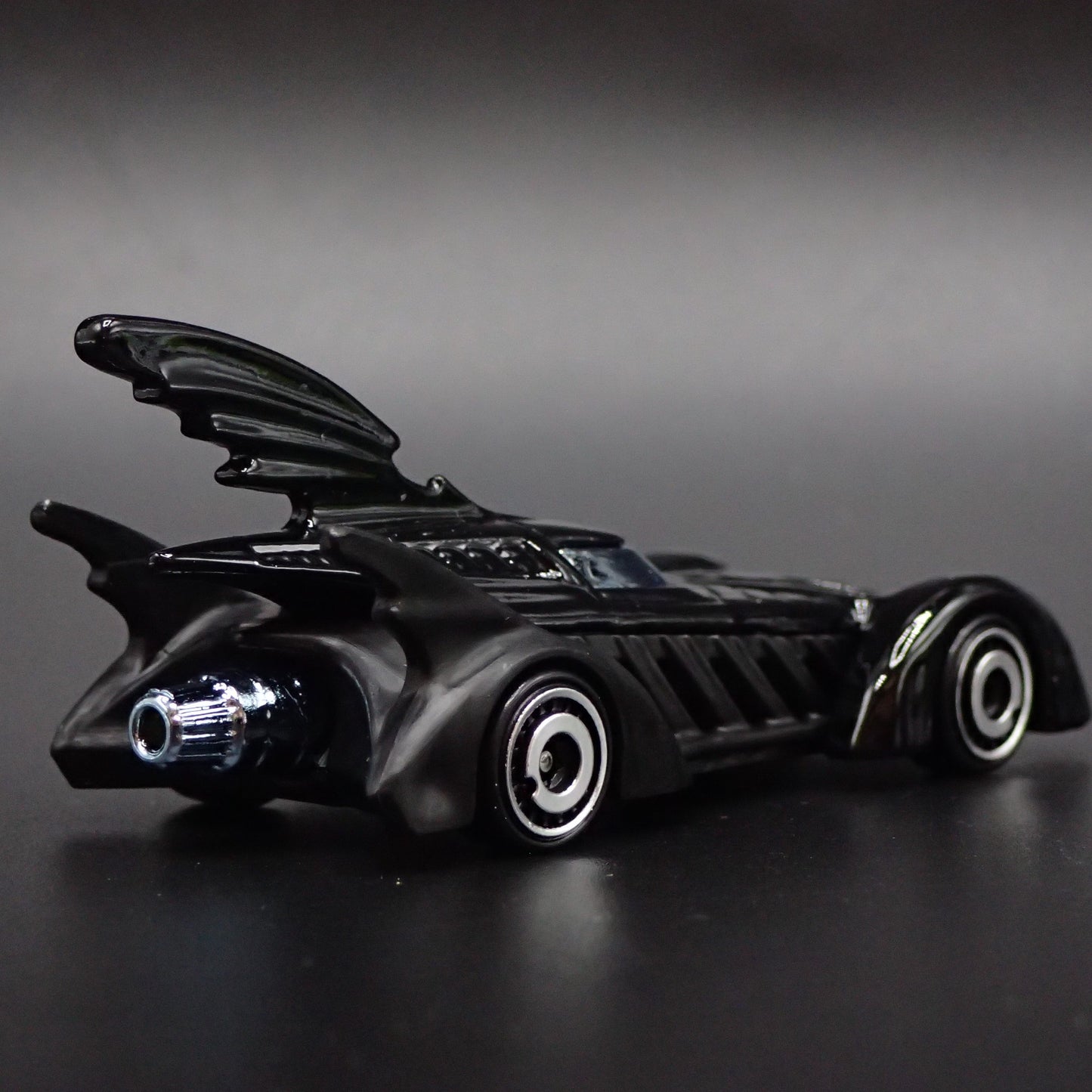 BATMAN FOREVER BATMOBILE BLACK 1:64 SCALE COLLECTIBLE DIORAMA DIECAST MODEL CAR