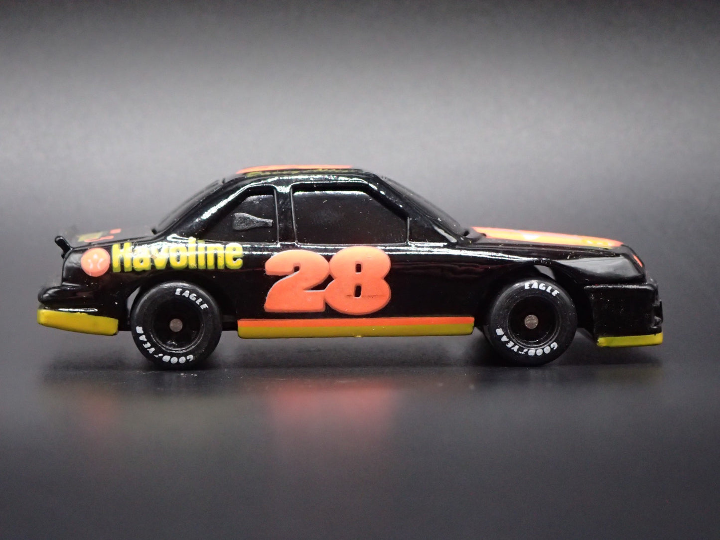 1993 93 FORD THUNDERBIRD 28 DAVEY ALLISON NASCAR 1/64 SCALE DIECAST MODEL CAR