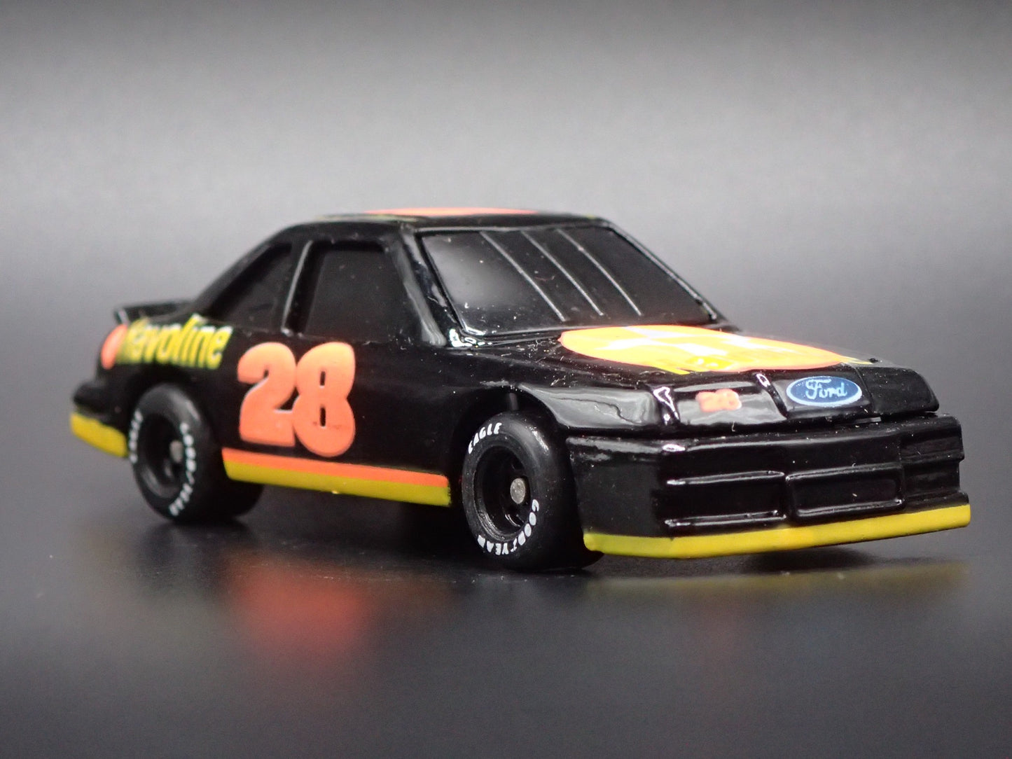 1993 93 FORD THUNDERBIRD 28 DAVEY ALLISON NASCAR 1/64 SCALE DIECAST MODEL CAR