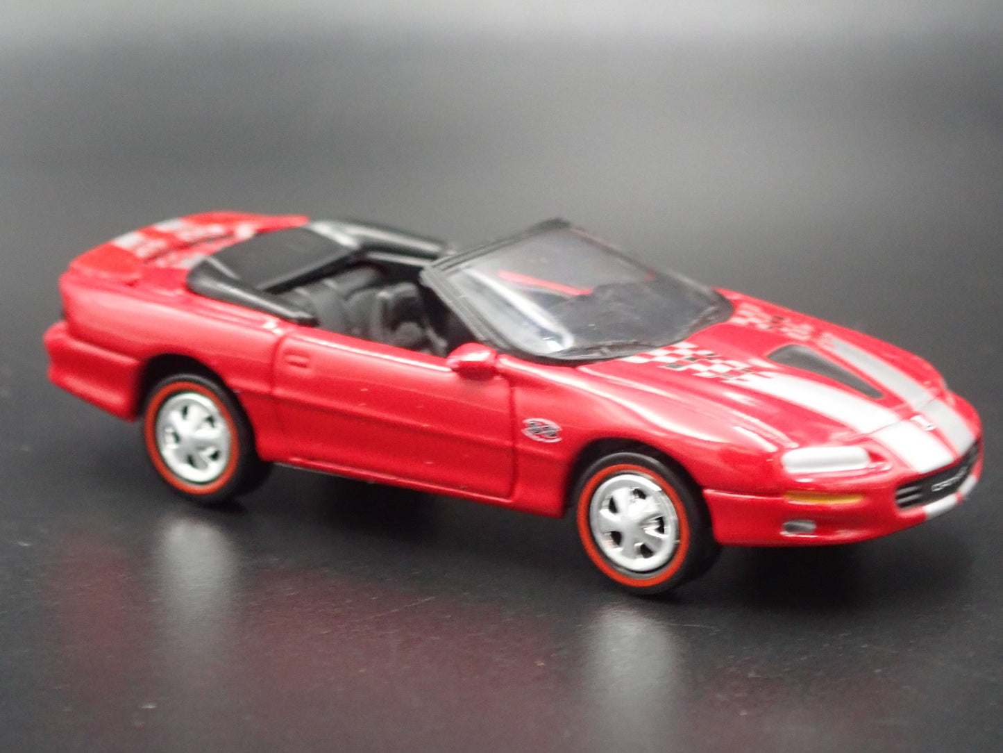 2002 02 CHEVY CHEVROLET CAMARO CONVERTIBLE SS 35TH 1:64 SCALE DIECAST MODEL CAR