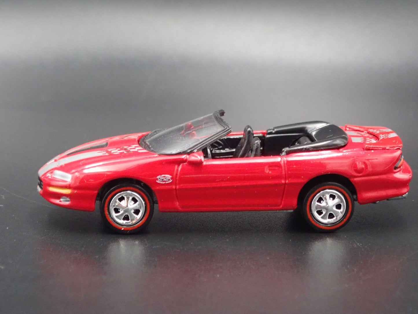 2002 02 CHEVY CHEVROLET CAMARO CONVERTIBLE SS 35TH 1:64 SCALE DIECAST MODEL CAR