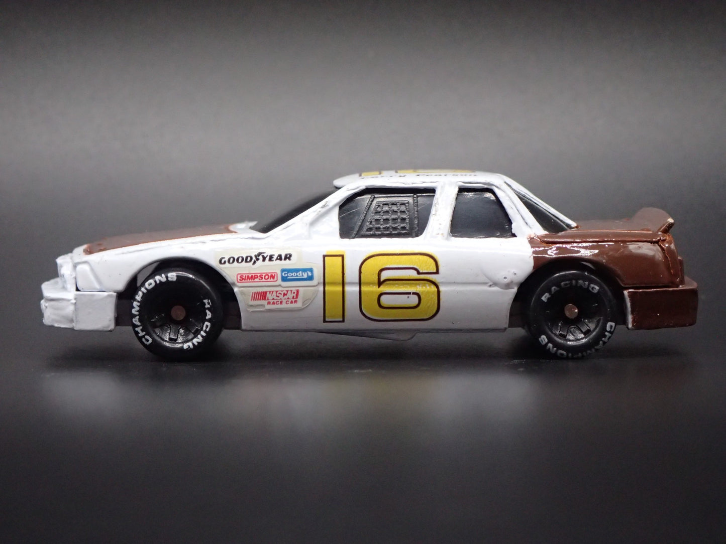 1991 91 BUICK REGAL 16 LARRY PEARSON NASCAR 1:64 SCALE DIORAMA DIECAST MODEL CAR