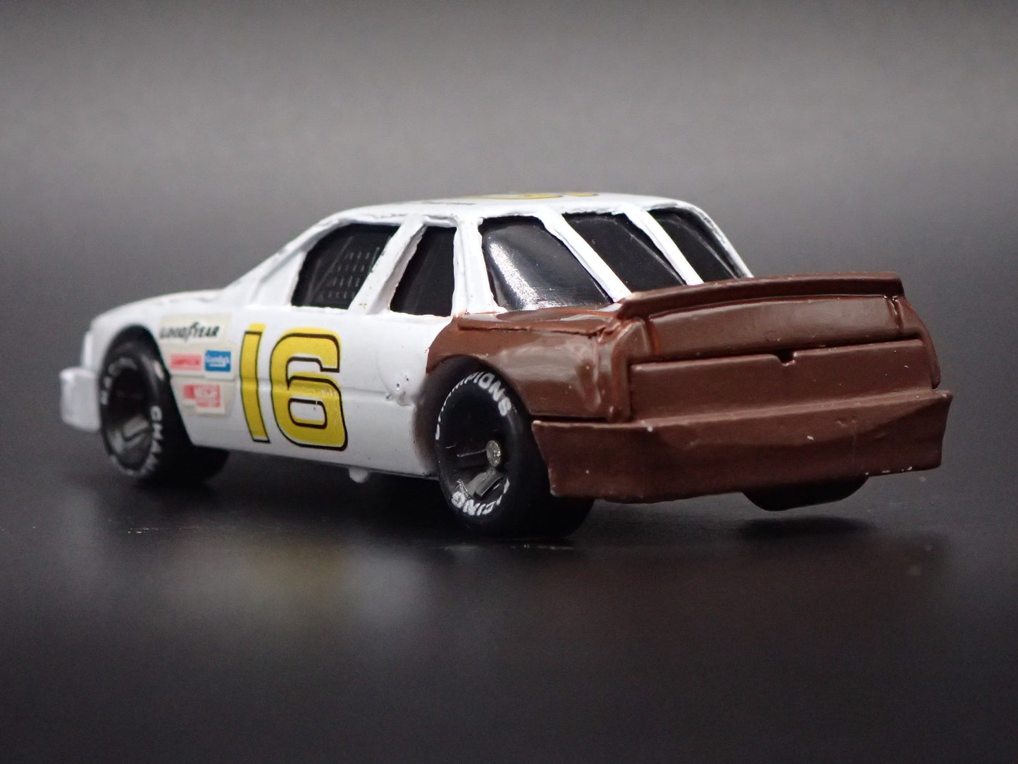 1991 91 BUICK REGAL 16 LARRY PEARSON NASCAR 1:64 SCALE DIORAMA DIECAST MODEL CAR