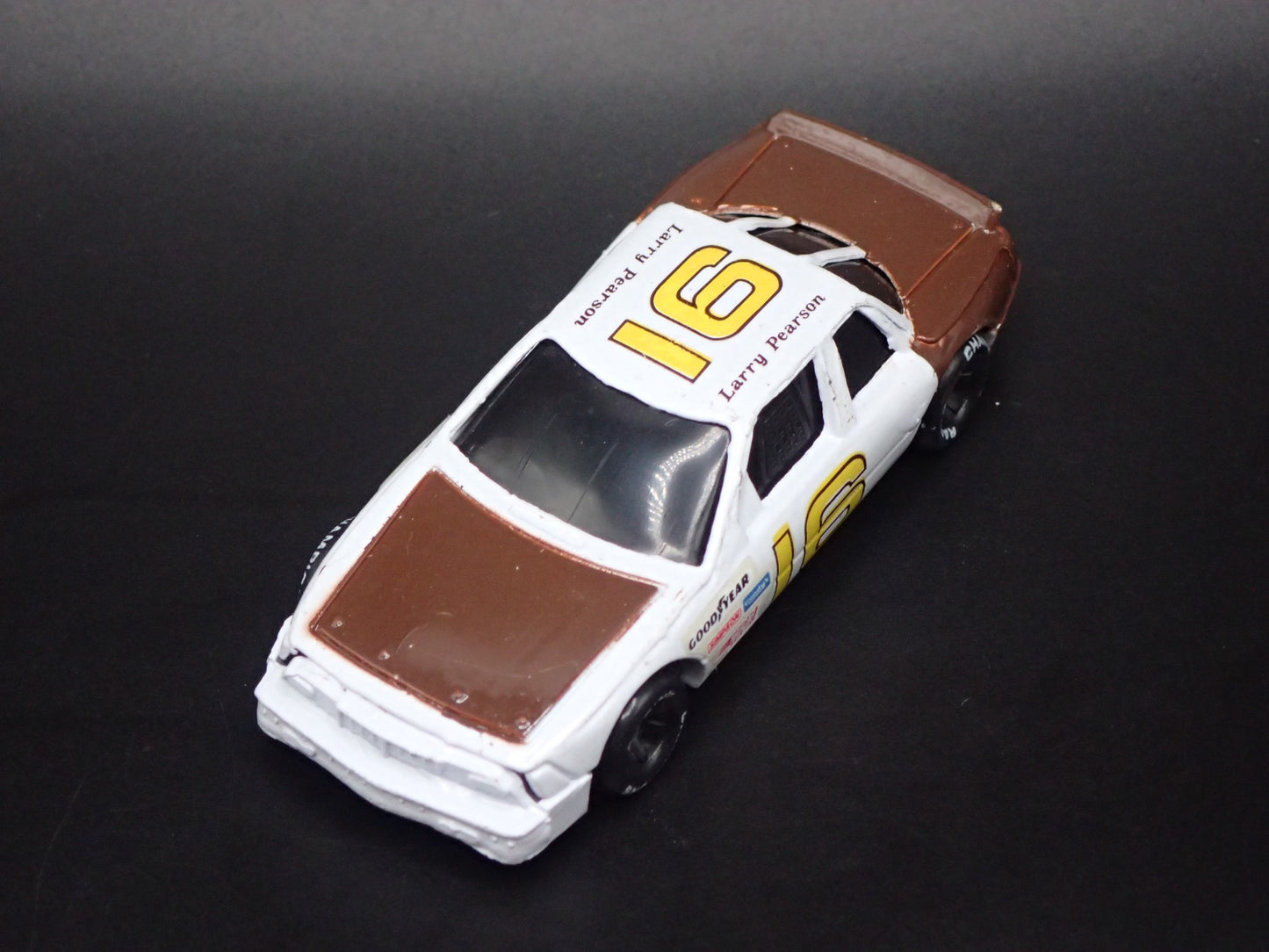 1991 91 BUICK REGAL 16 LARRY PEARSON NASCAR 1:64 SCALE DIORAMA DIECAST MODEL CAR
