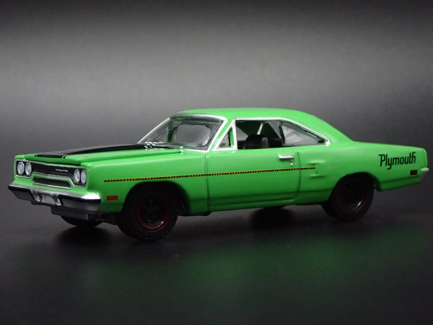 1970 70 PLYMOUTH ROAD RUNNER GREEN 1:64 SCALE COLLECTIBLE DIECAST MODEL CAR