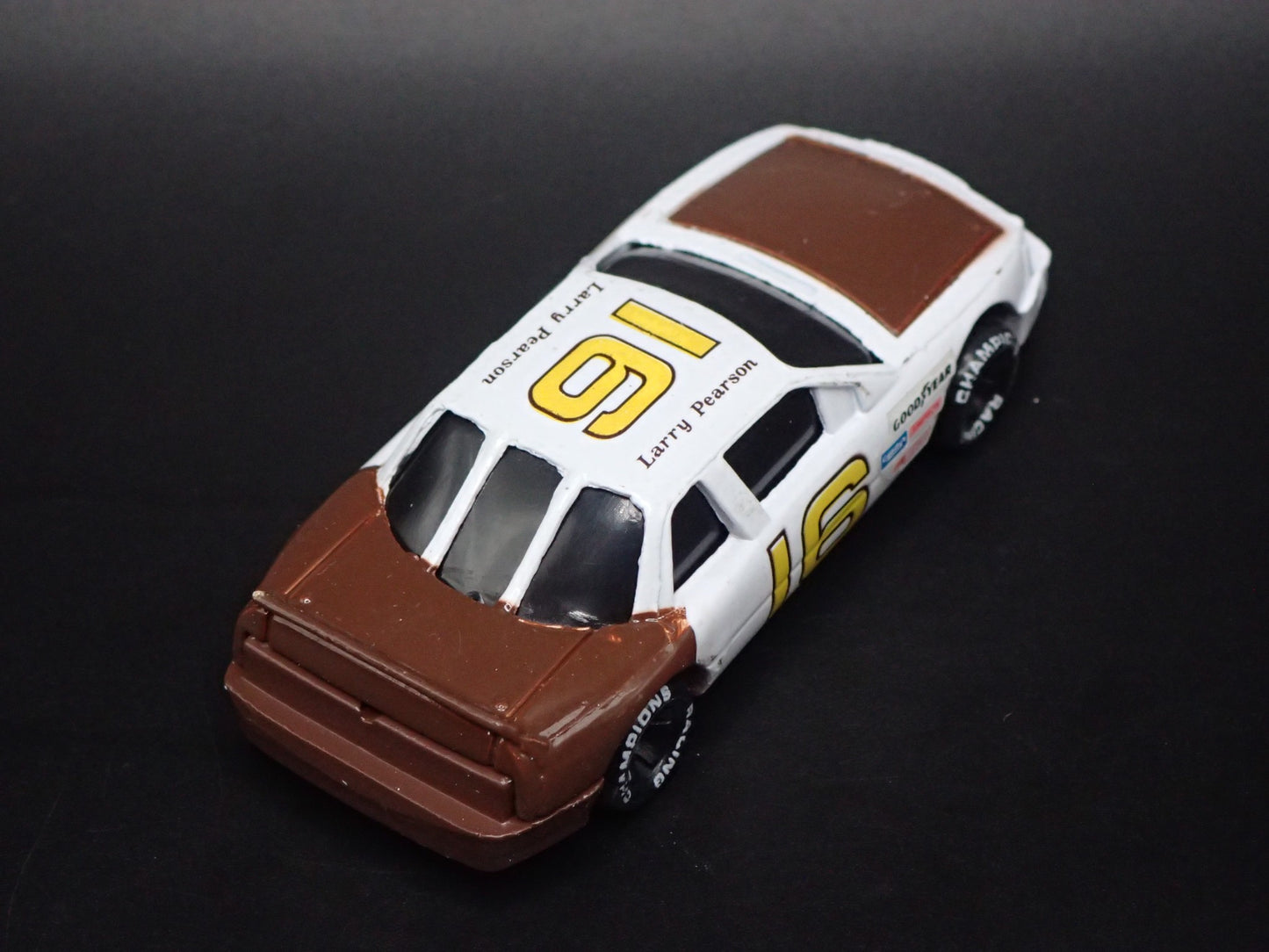 1991 91 BUICK REGAL 16 LARRY PEARSON NASCAR 1:64 SCALE DIORAMA DIECAST MODEL CAR