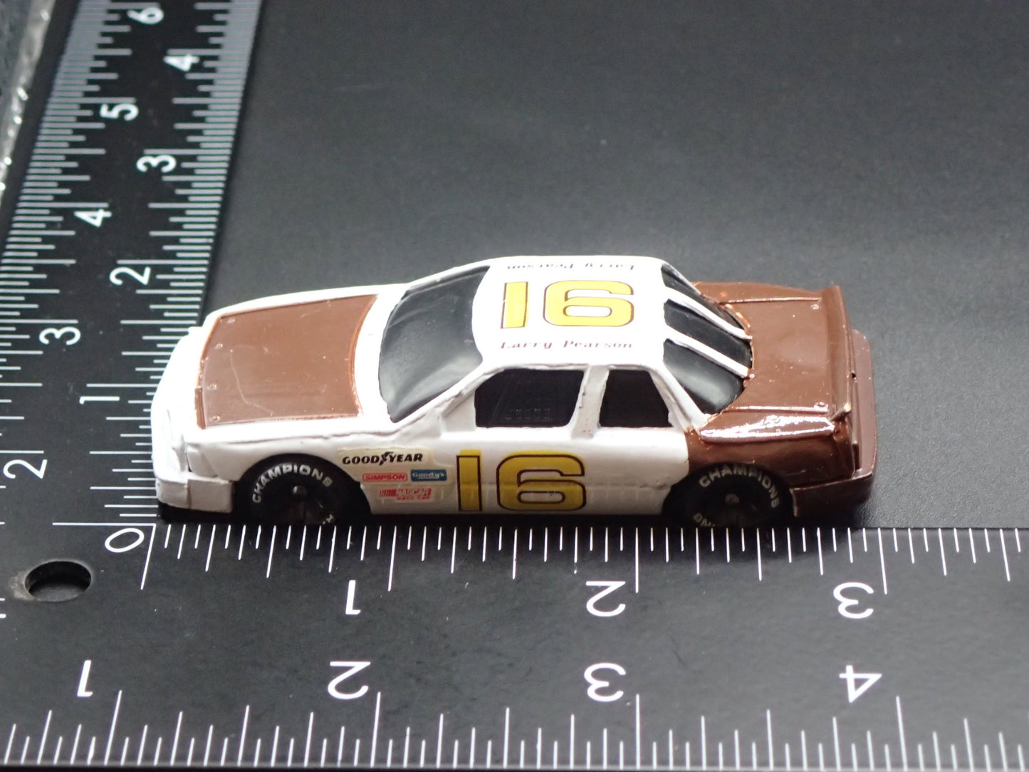 1991 91 BUICK REGAL 16 LARRY PEARSON NASCAR 1:64 SCALE DIORAMA DIECAST MODEL CAR