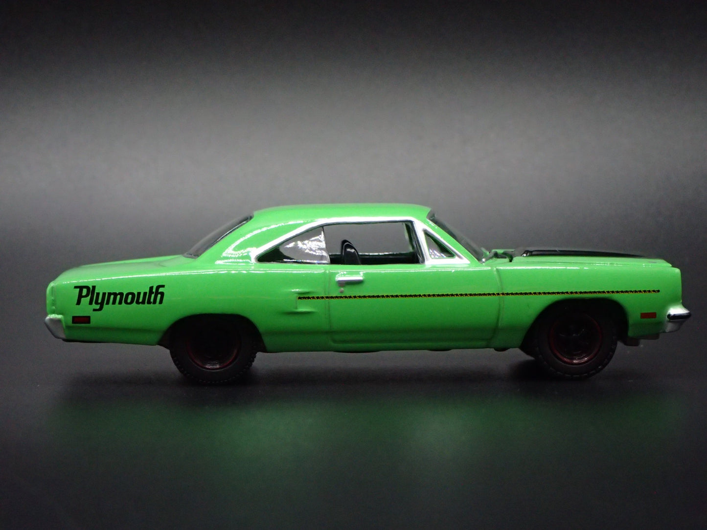1970 70 PLYMOUTH ROAD RUNNER GREEN 1:64 SCALE COLLECTIBLE DIECAST MODEL CAR