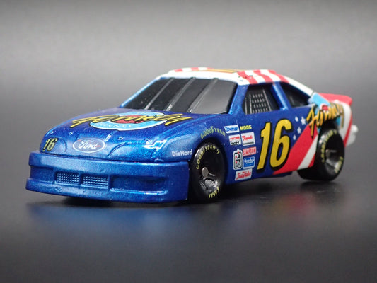 1994 94 FORD THUNDERBIRD 16 TED MUSGRAVE NASCAR 1:64 SCALE DIECAST MODEL CAR