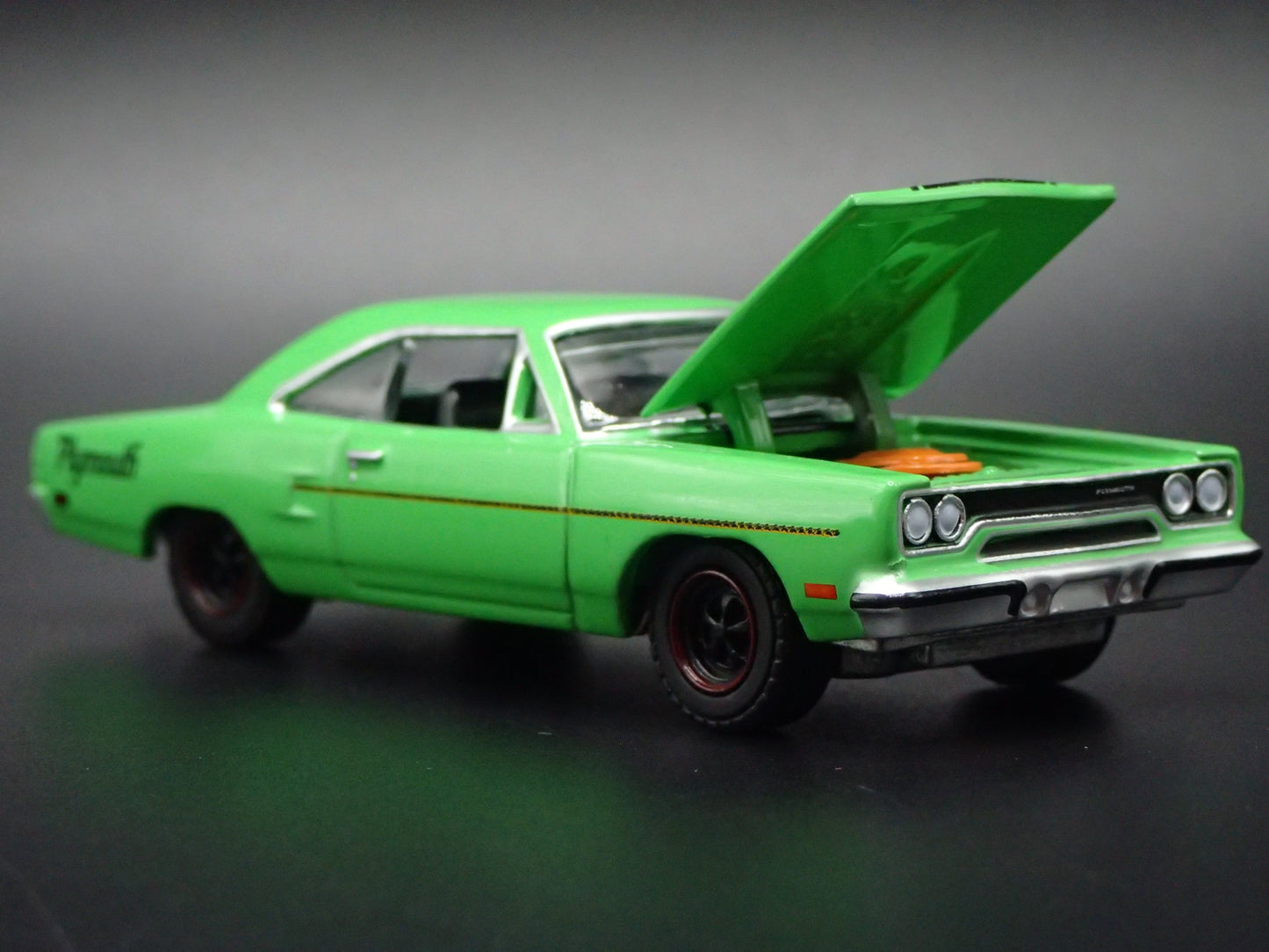 1970 70 PLYMOUTH ROAD RUNNER GREEN 1:64 SCALE COLLECTIBLE DIECAST MODEL CAR
