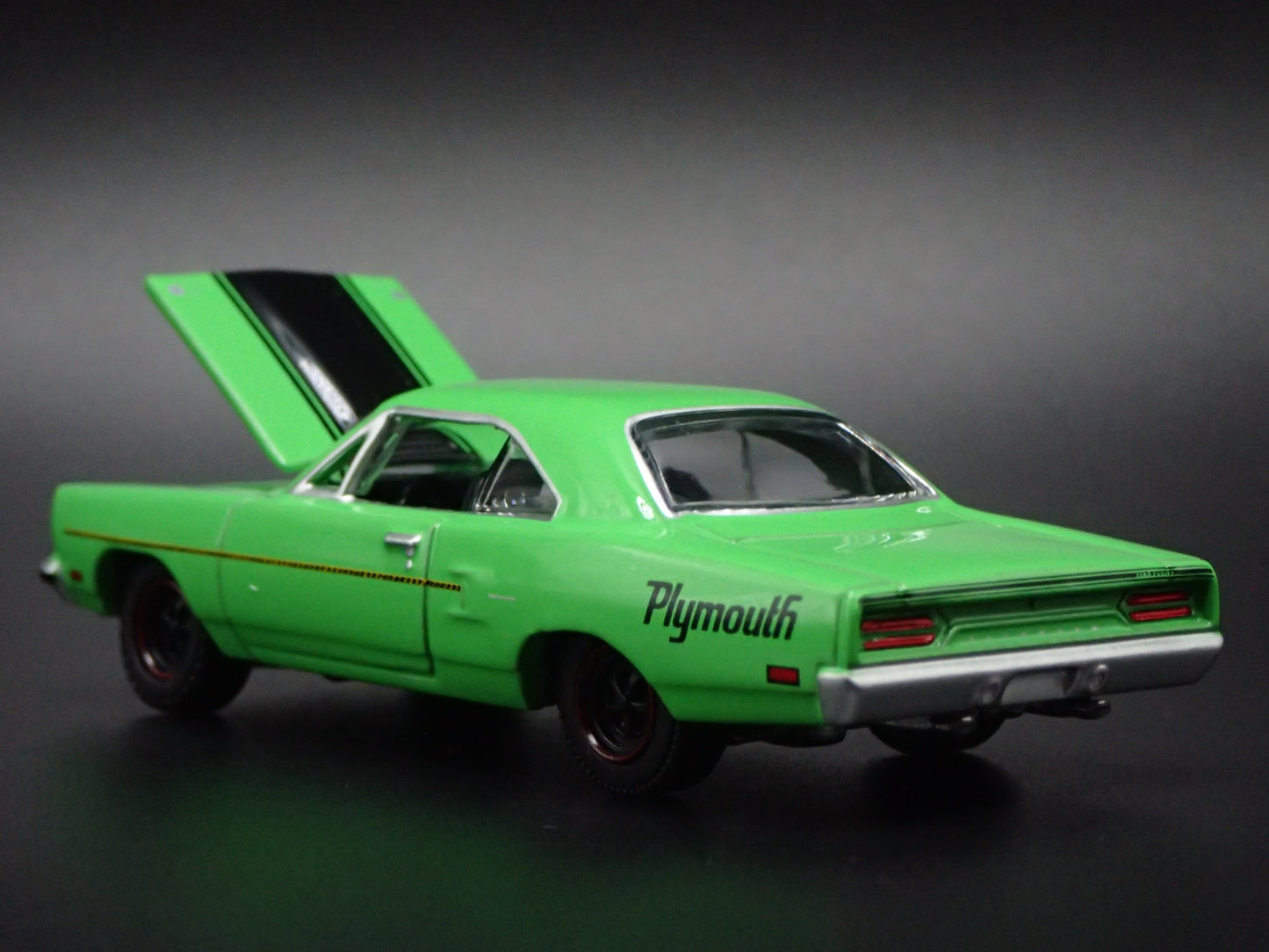 1970 70 PLYMOUTH ROAD RUNNER GREEN 1:64 SCALE COLLECTIBLE DIECAST MODEL CAR