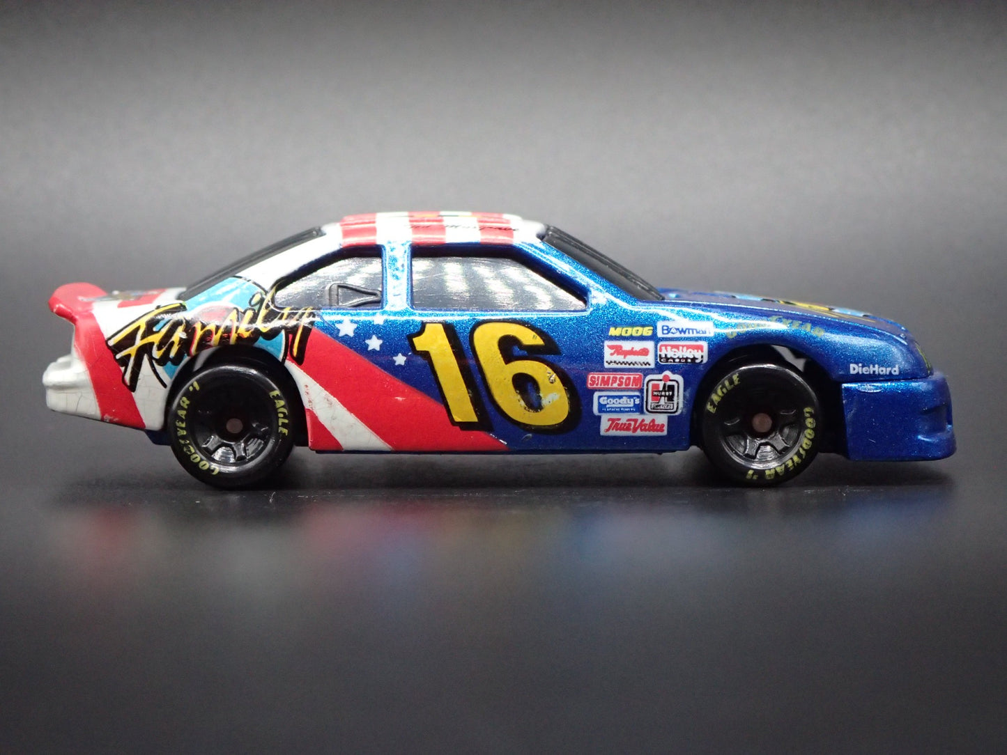 1994 94 FORD THUNDERBIRD 16 TED MUSGRAVE NASCAR 1:64 SCALE DIECAST MODEL CAR