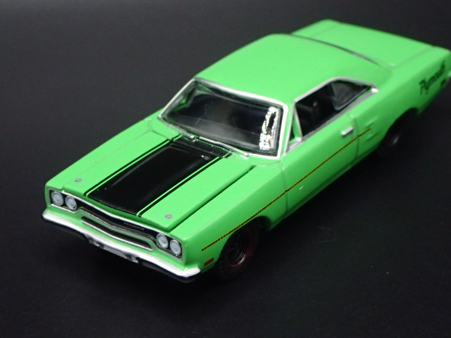 1970 70 PLYMOUTH ROAD RUNNER GREEN 1:64 SCALE COLLECTIBLE DIECAST MODEL CAR