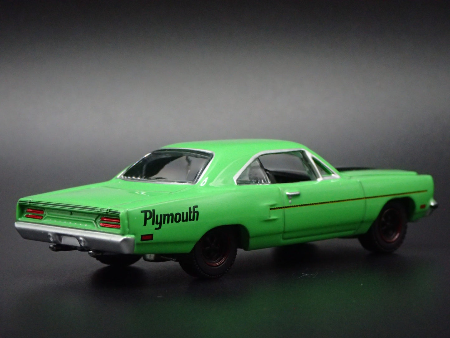 1970 70 PLYMOUTH ROAD RUNNER GREEN 1:64 SCALE COLLECTIBLE DIECAST MODEL CAR