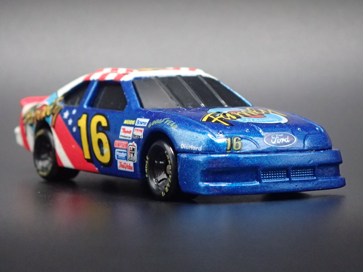 1994 94 FORD THUNDERBIRD 16 TED MUSGRAVE NASCAR 1:64 SCALE DIECAST MODEL CAR