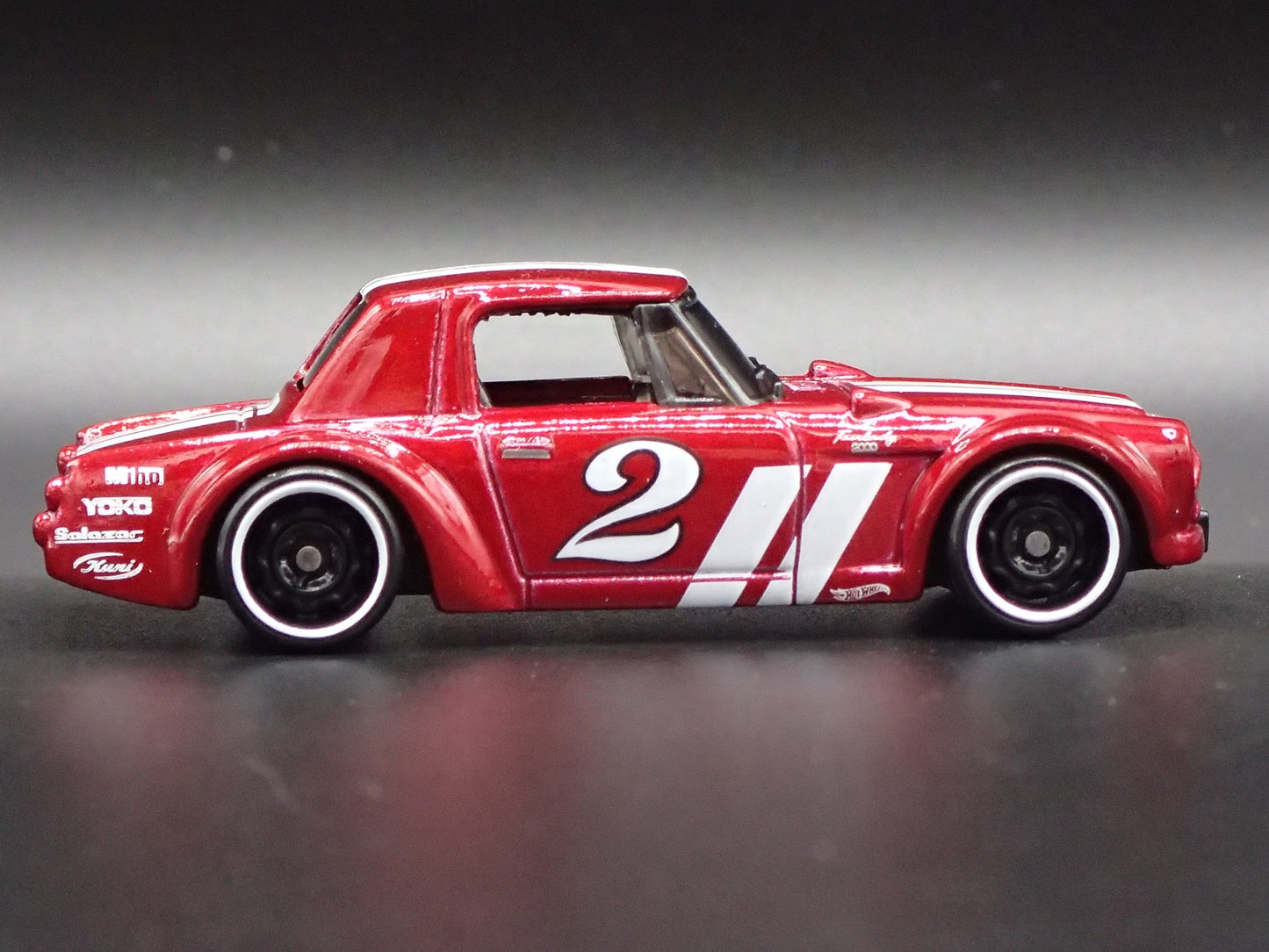 1967-1970 DATSUN FAIRLADY 2000 1:64 SCALE COLLECTIBLE DIORAMA DIECAST MODEL CAR