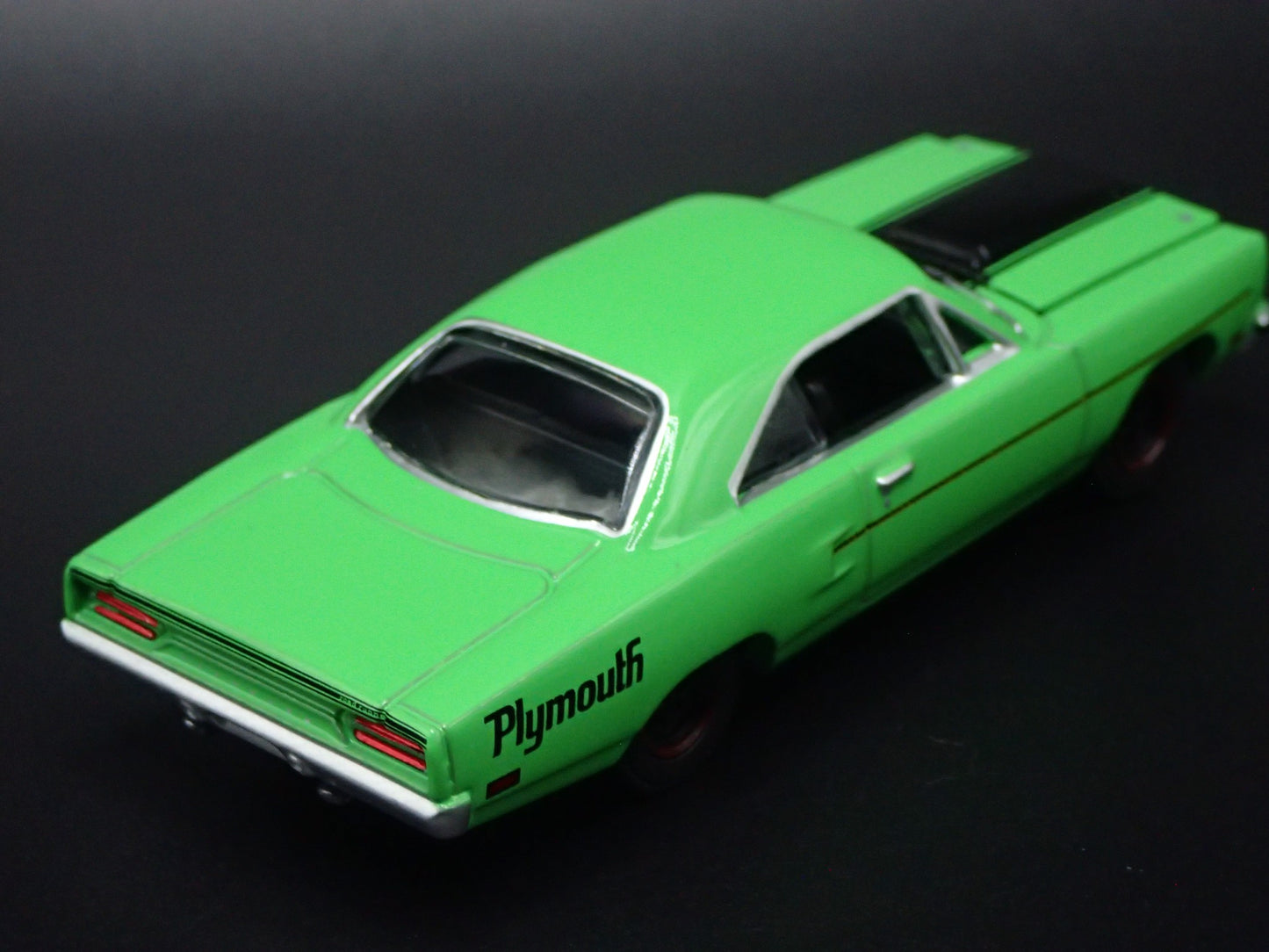 1970 70 PLYMOUTH ROAD RUNNER GREEN 1:64 SCALE COLLECTIBLE DIECAST MODEL CAR