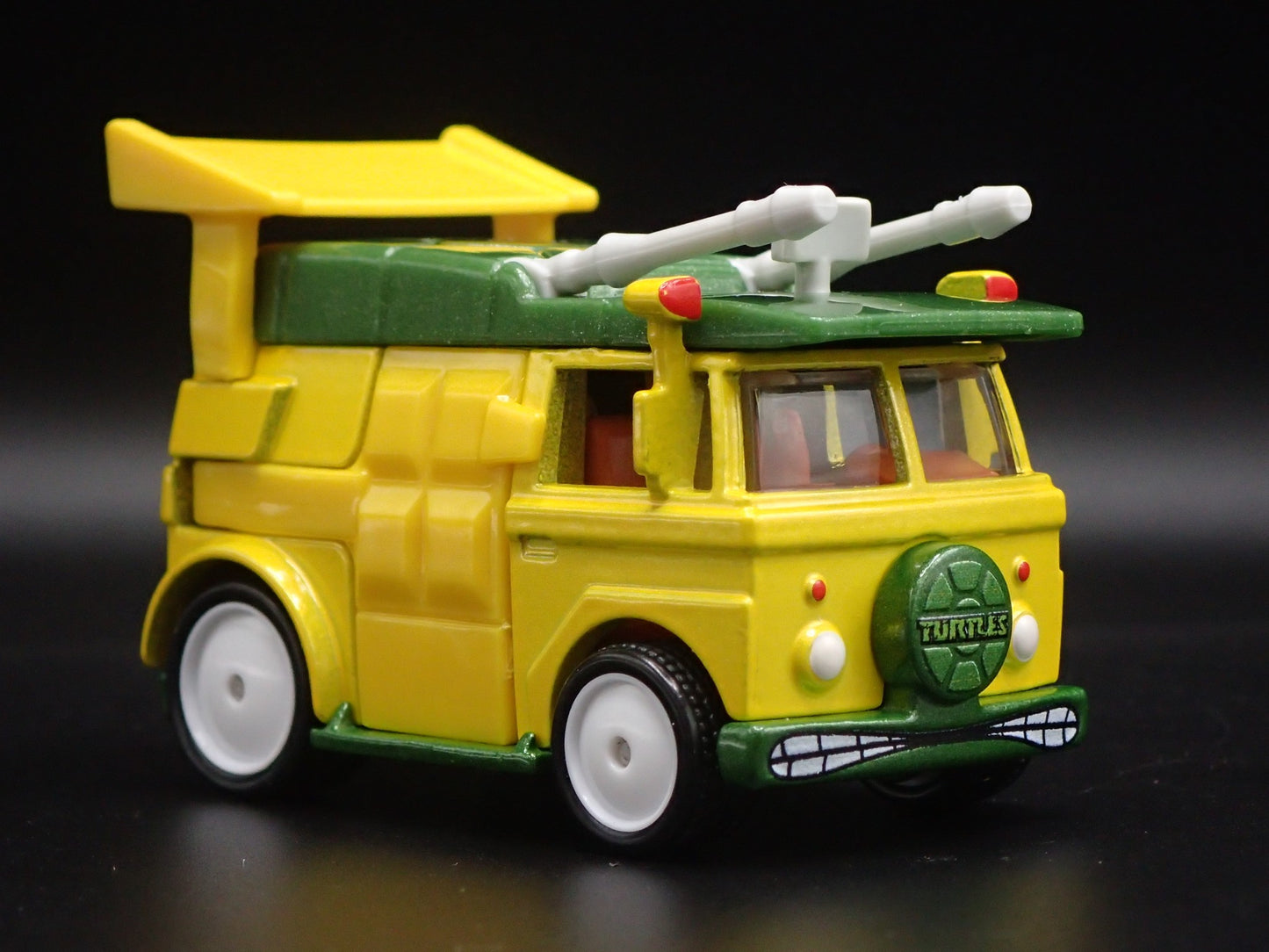 TEENAGE MUTANT NINJA TURTLES PARTY VAN RARE 1:64 SCALE DIORAMA DIECAST MODEL CAR