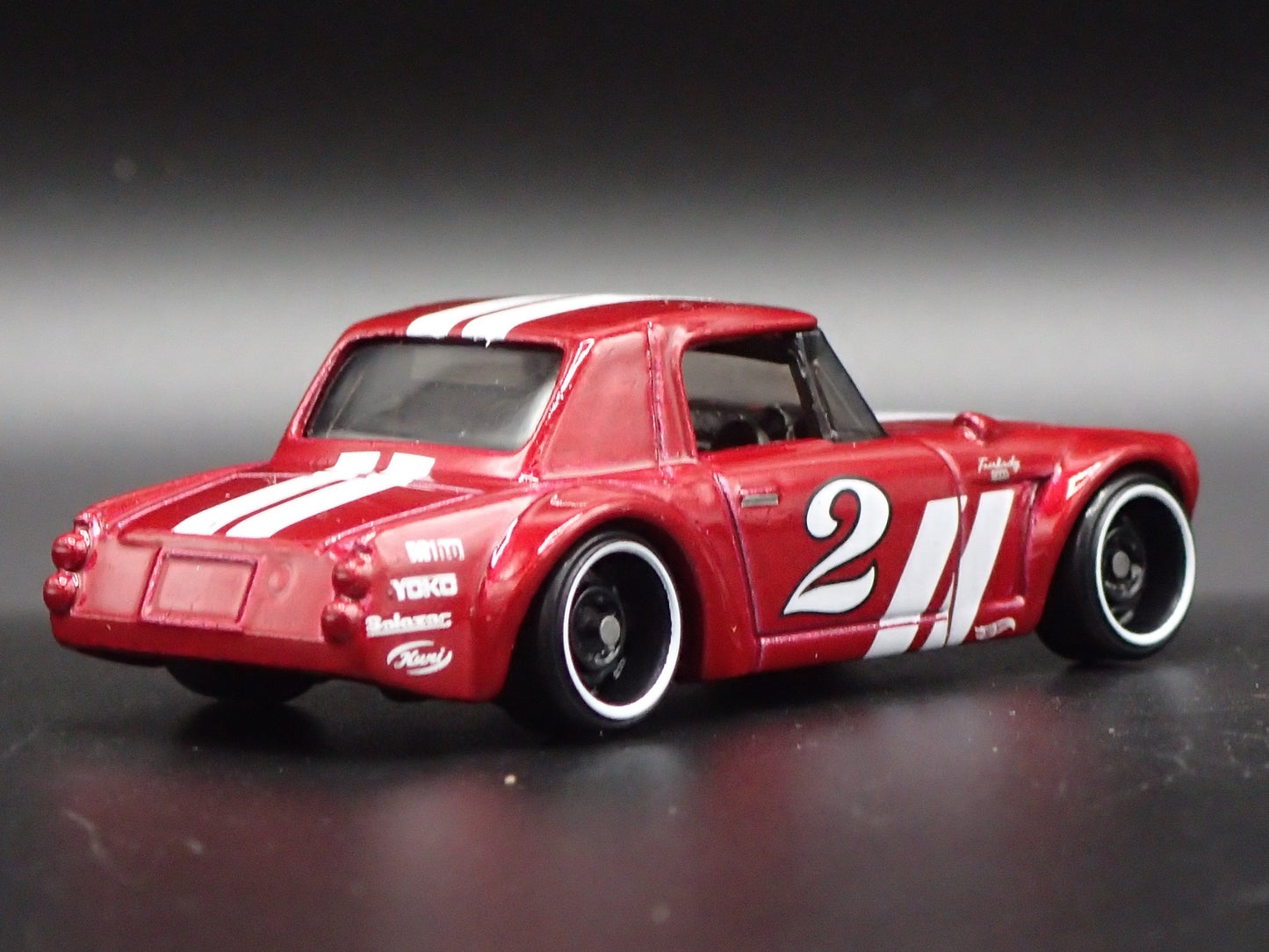 1967-1970 DATSUN FAIRLADY 2000 1:64 SCALE COLLECTIBLE DIORAMA DIECAST MODEL CAR