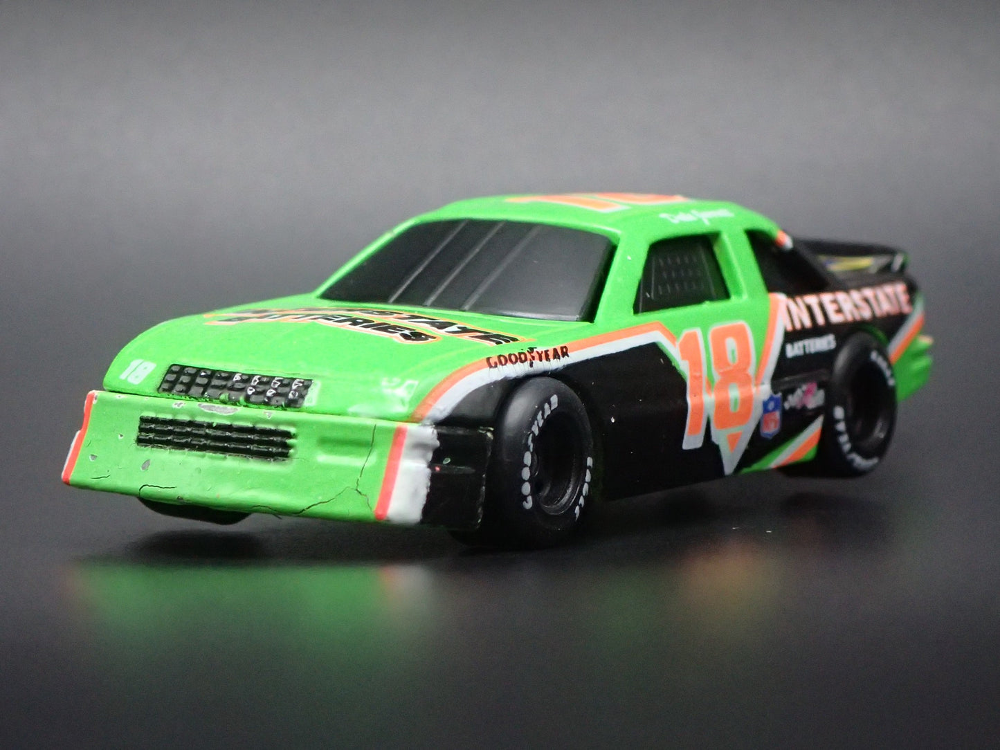 1992 92 CHEVY LUMINA 18 DALE JARRETT NASCAR 1:64 SCALE DIECAST MODEL CAR