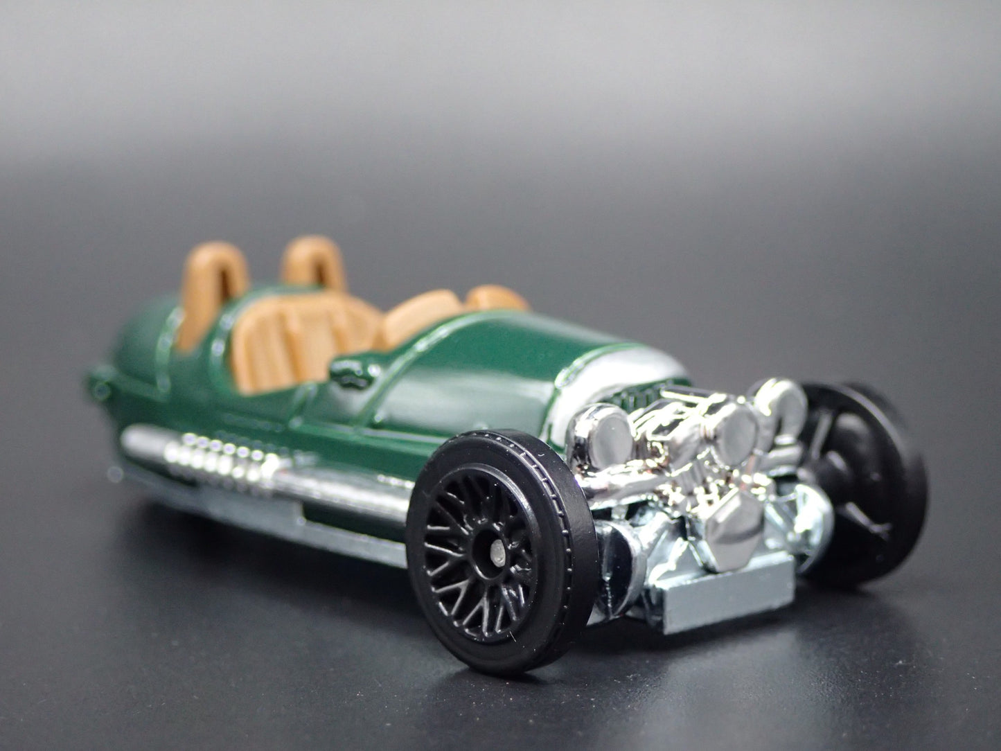 2022-2025 MORGAN 3 WHEELER GRN 1:64 SCALE COLLECTIBLE DIORAMA DIECAST MODEL CAR