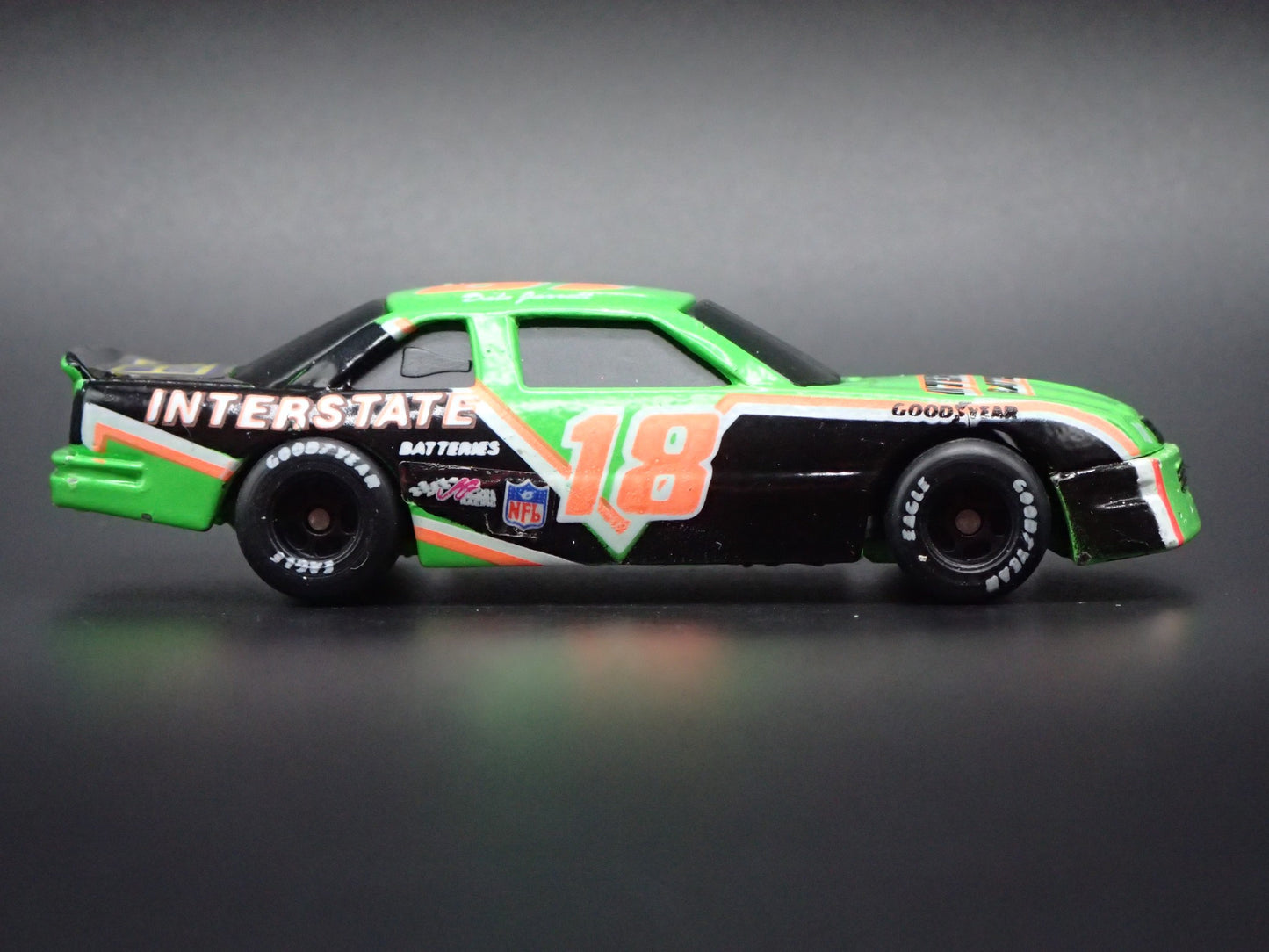 1992 92 CHEVY LUMINA 18 DALE JARRETT NASCAR 1:64 SCALE DIECAST MODEL CAR