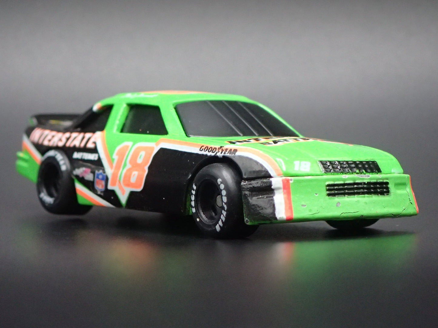 1992 92 CHEVY LUMINA 18 DALE JARRETT NASCAR 1:64 SCALE DIECAST MODEL CAR