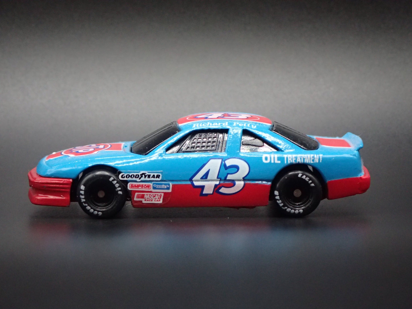 1992 92 PONTIAC GRAND PRIX RICHARD PETTY 43 NASCAR  1:64 SCALE DIECAST MODEL CAR