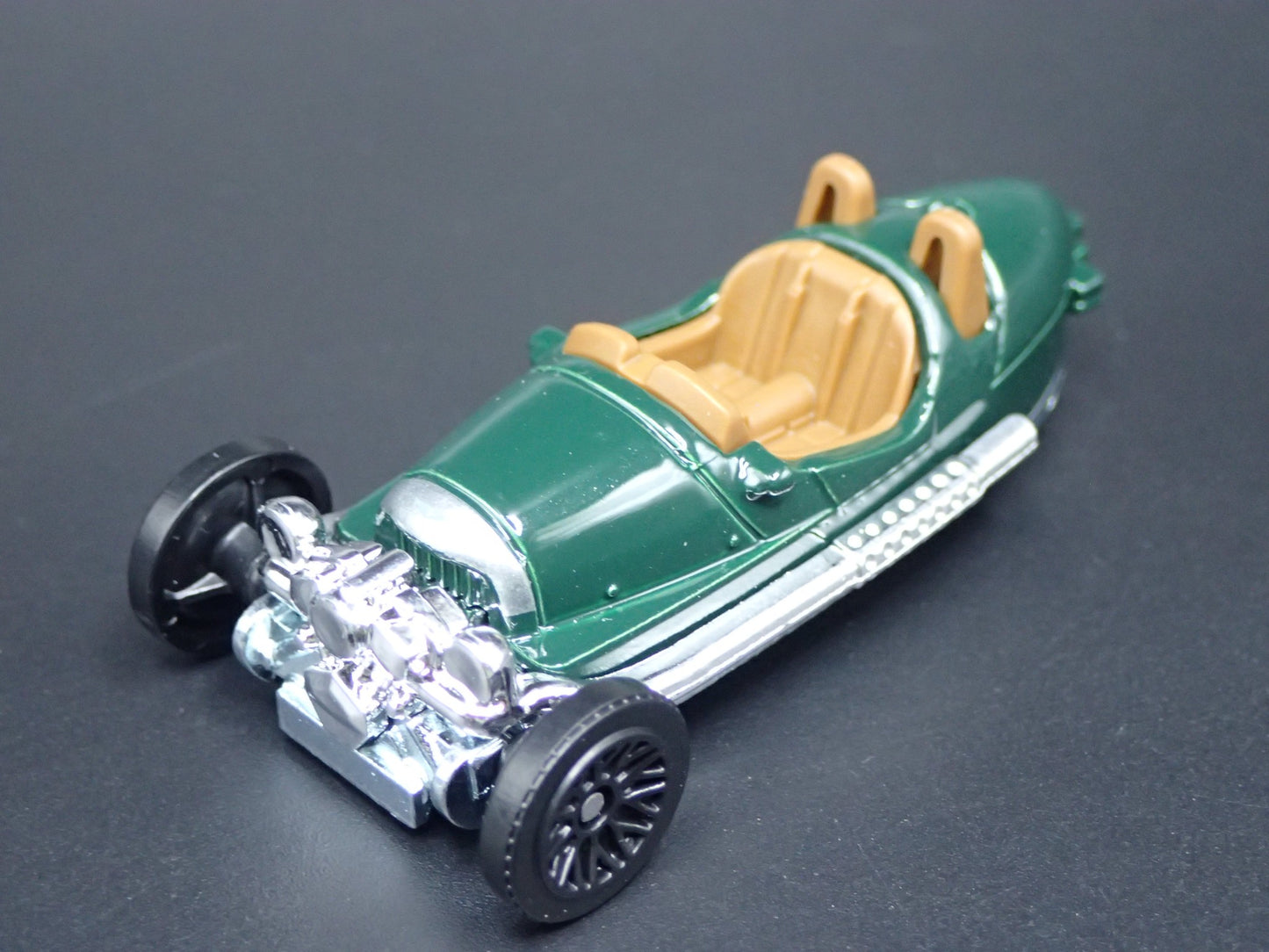 2022-2025 MORGAN 3 WHEELER GRN 1:64 SCALE COLLECTIBLE DIORAMA DIECAST MODEL CAR