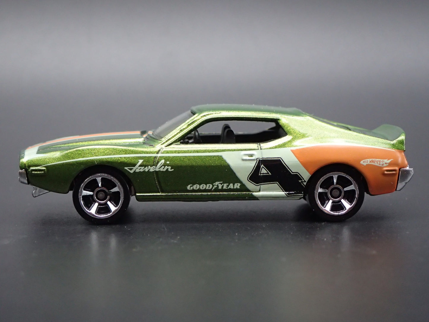 1971 71 AMC JAVELIN AMX RARE 1:64 SCALE COLLECTIBLE DIORAMA DIECAST MODEL CAR