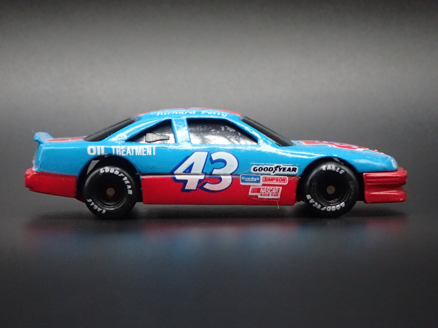 1992 92 PONTIAC GRAND PRIX RICHARD PETTY 43 NASCAR  1:64 SCALE DIECAST MODEL CAR
