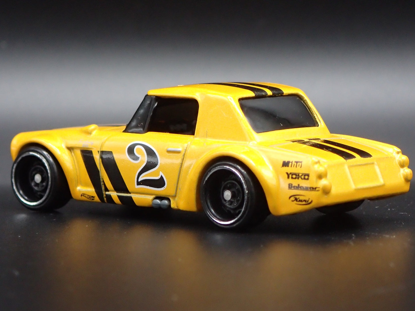 1967-1970 DATSUN FAIRLADY 2000 1:64 SCALE COLLECTIBLE DIORAMA DIECAST MODEL CAR