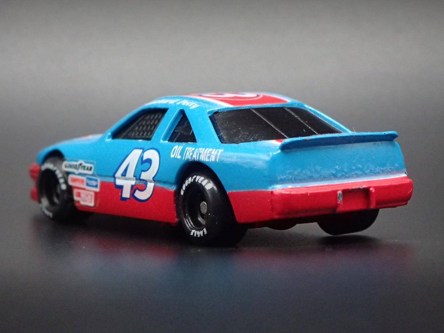 1992 92 PONTIAC GRAND PRIX RICHARD PETTY 43 NASCAR  1:64 SCALE DIECAST MODEL CAR