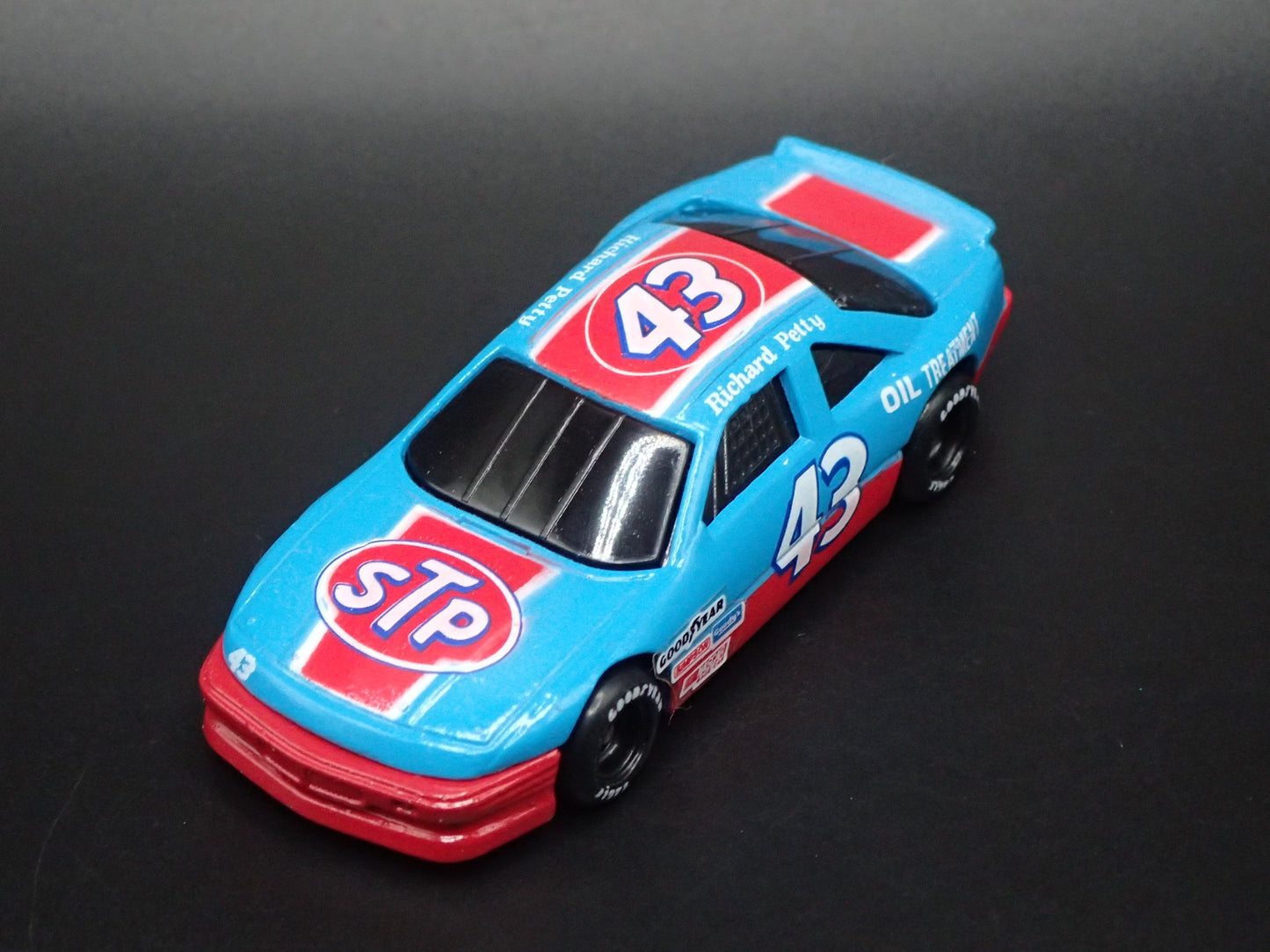 1992 92 PONTIAC GRAND PRIX RICHARD PETTY 43 NASCAR  1:64 SCALE DIECAST MODEL CAR