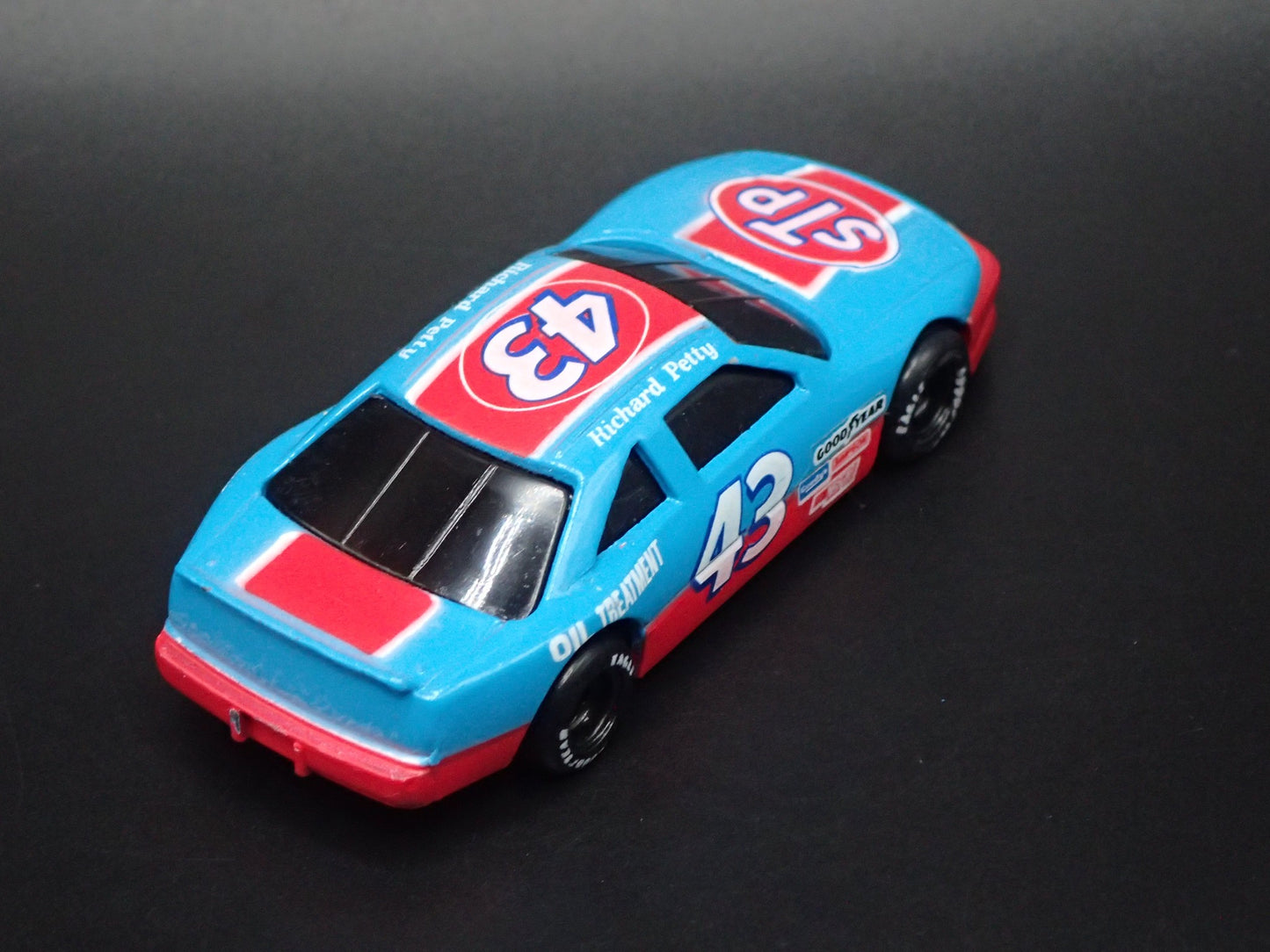 1992 92 PONTIAC GRAND PRIX RICHARD PETTY 43 NASCAR  1:64 SCALE DIECAST MODEL CAR