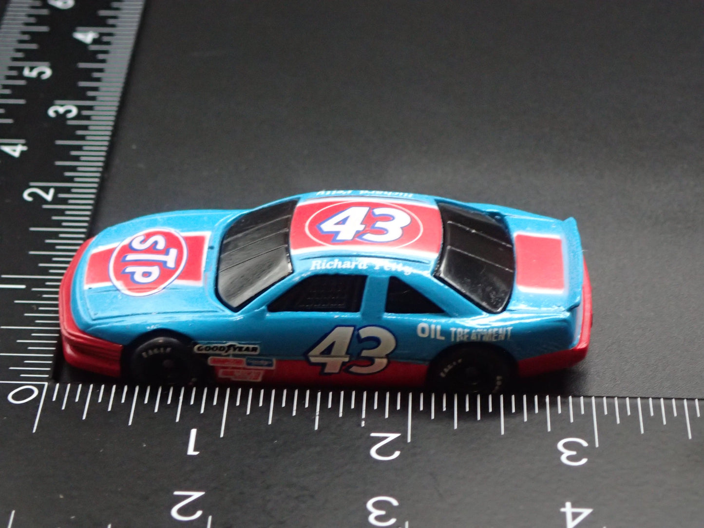 1992 92 PONTIAC GRAND PRIX RICHARD PETTY 43 NASCAR  1:64 SCALE DIECAST MODEL CAR