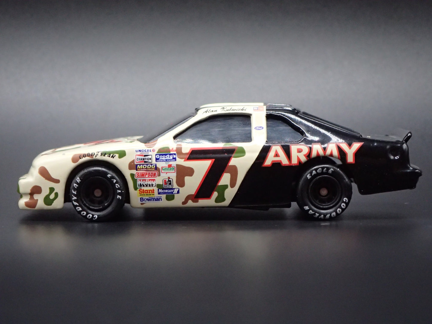 1992 92 FORD THUNDERBIRD 7 ALAN KULWICKI ARMY NASCAR 1/64 DIECAST MODEL CAR