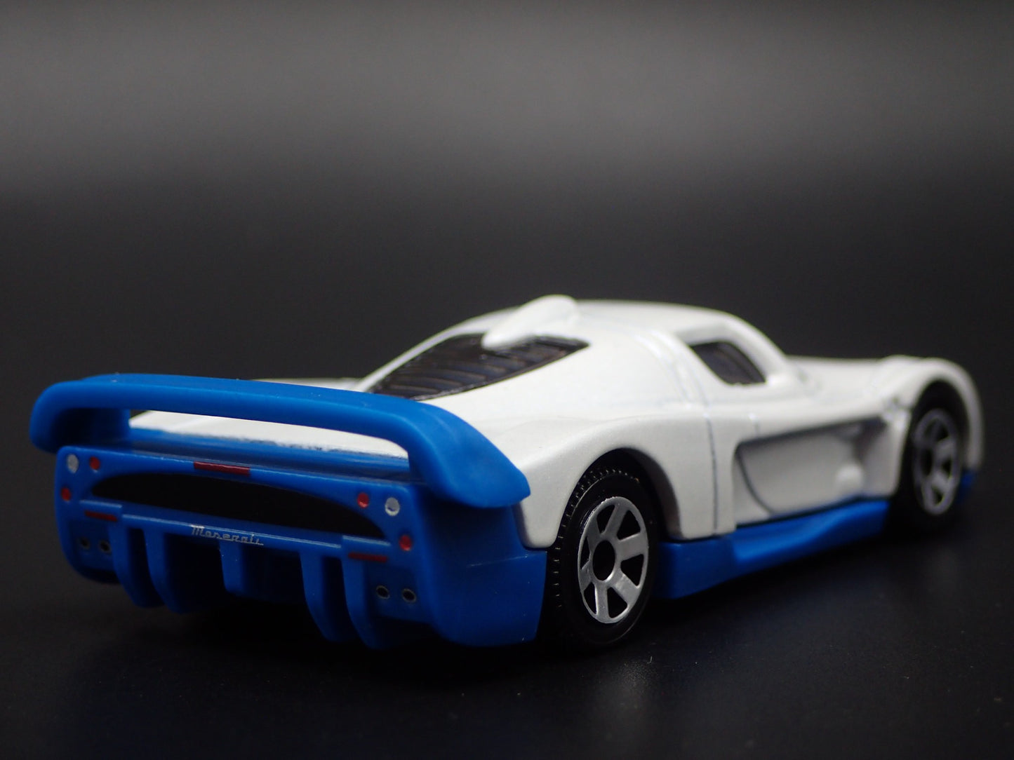 MASERATI MC12 RACE CAR WHITE 1:64 SCALE COLLECTIBLE DIORAMA DIECAST MODEL CAR