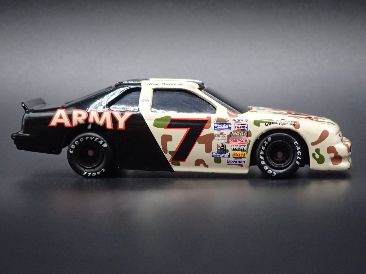 1992 92 FORD THUNDERBIRD 7 ALAN KULWICKI ARMY NASCAR 1/64 DIECAST MODEL CAR