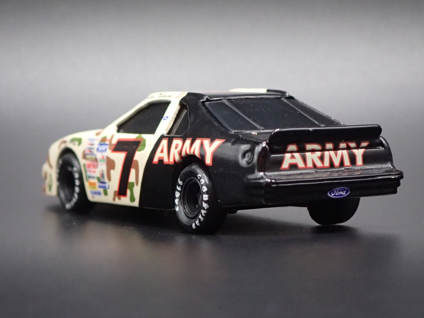 1992 92 FORD THUNDERBIRD 7 ALAN KULWICKI ARMY NASCAR 1/64 DIECAST MODEL CAR