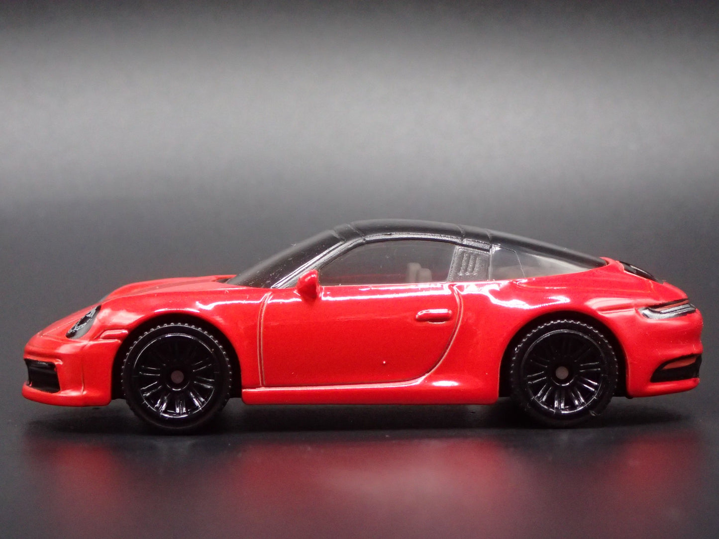2018-2025 PORSCHE 911 TARGA RED 1:64 SCALE COLLECTIBLE DIORAMA DIECAST MODEL CAR