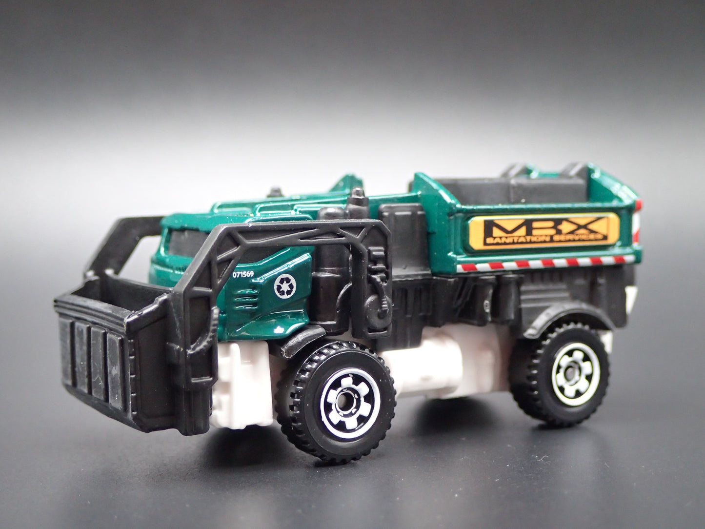 MODERN GARBAGE RECYCLING TRASH TRUCK 1/64 MB SCALE DIORAMA DIECAST MODEL CAR