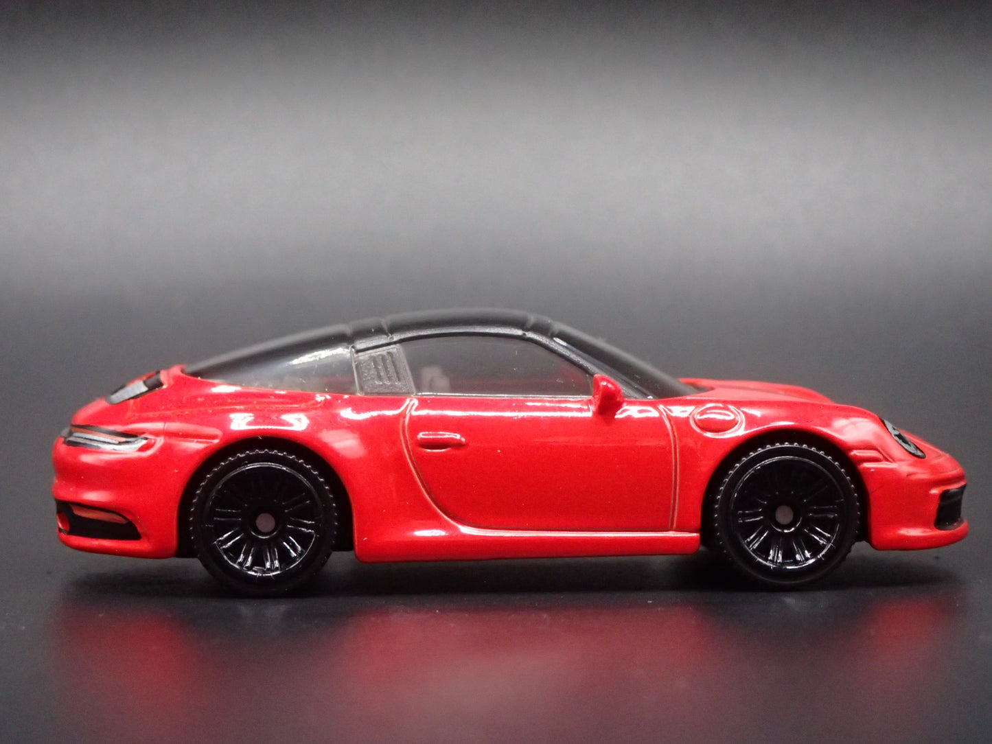 2018-2025 PORSCHE 911 TARGA RED 1:64 SCALE COLLECTIBLE DIORAMA DIECAST MODEL CAR