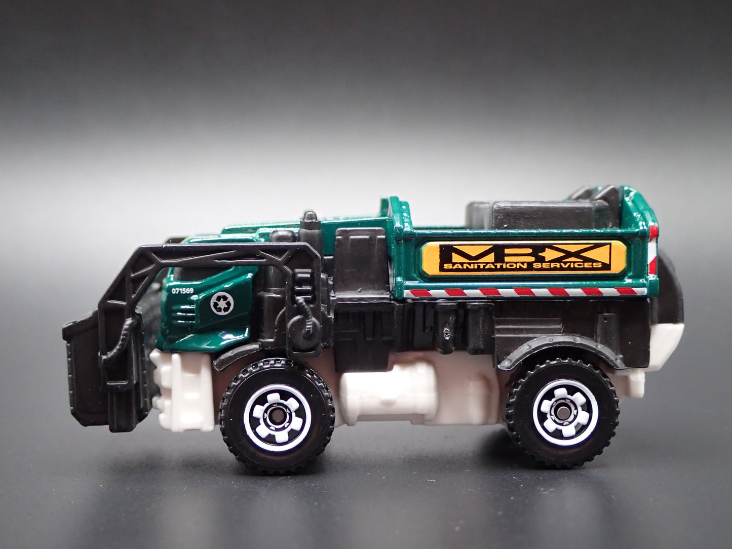 MODERN GARBAGE RECYCLING TRASH TRUCK 1/64 MB SCALE DIORAMA DIECAST MODEL CAR